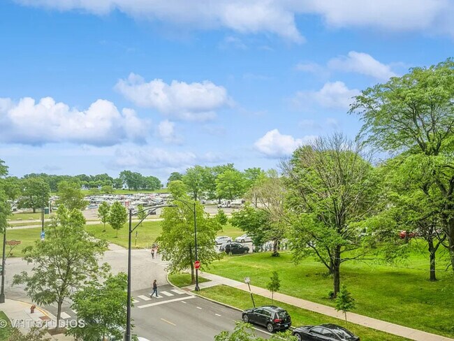 Building Photo - 2800 N Lake Shore Dr