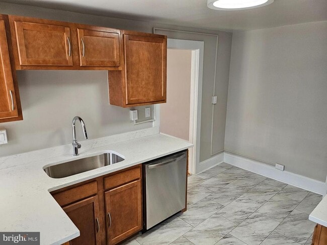 Building Photo - 334 N Market St