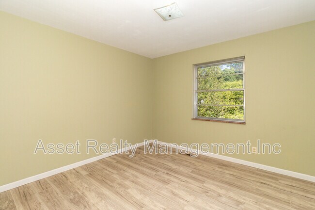 Building Photo - 6633 Wachese Ln