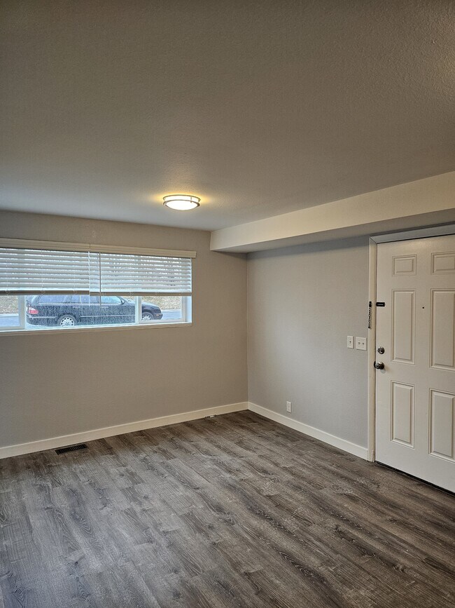 Building Photo - 813 Riverside Dr
