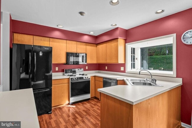 Building Photo - 1913 Meadow Ln