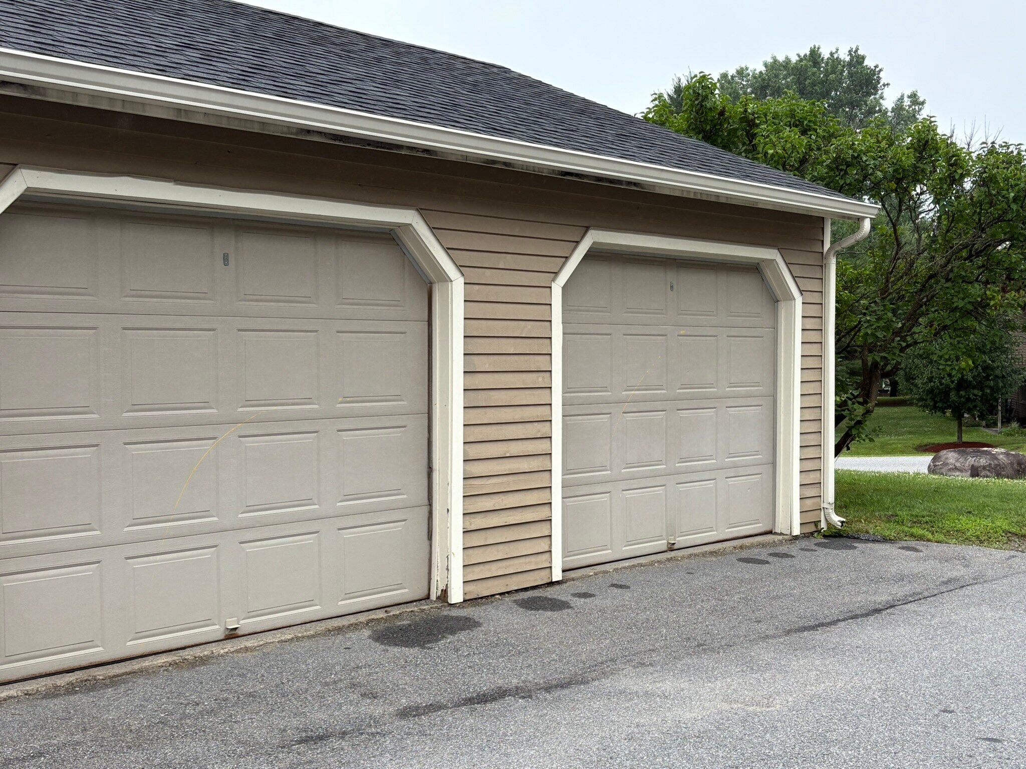 Building Photo - N1 Stonehedge Dr