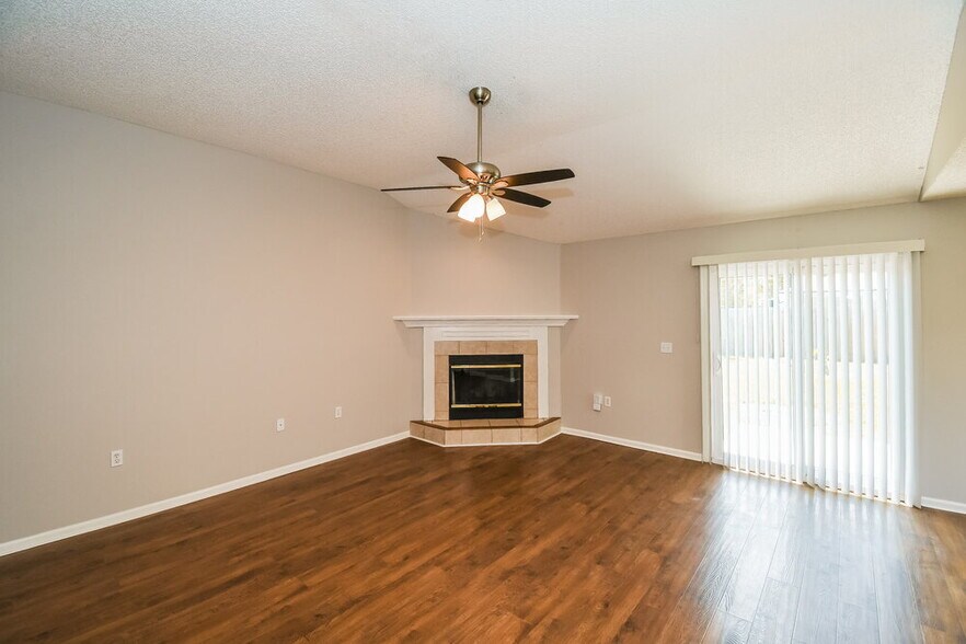 Building Photo - 636 Morning Mist Way