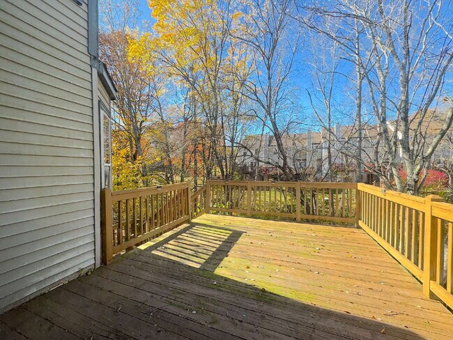 Building Photo - Lake Ridge Gem: Your Inviting Home Awaits!