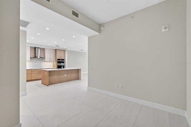 Building Photo - 275 1st Ave S