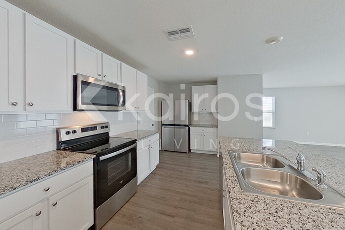 Building Photo - 8645 SW 44th Ct