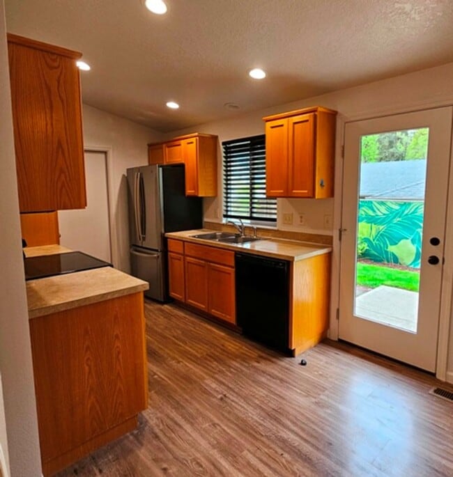 Building Photo - 3Bd/2Ba Single Story Home-Available to view beginning 4/27/2026!