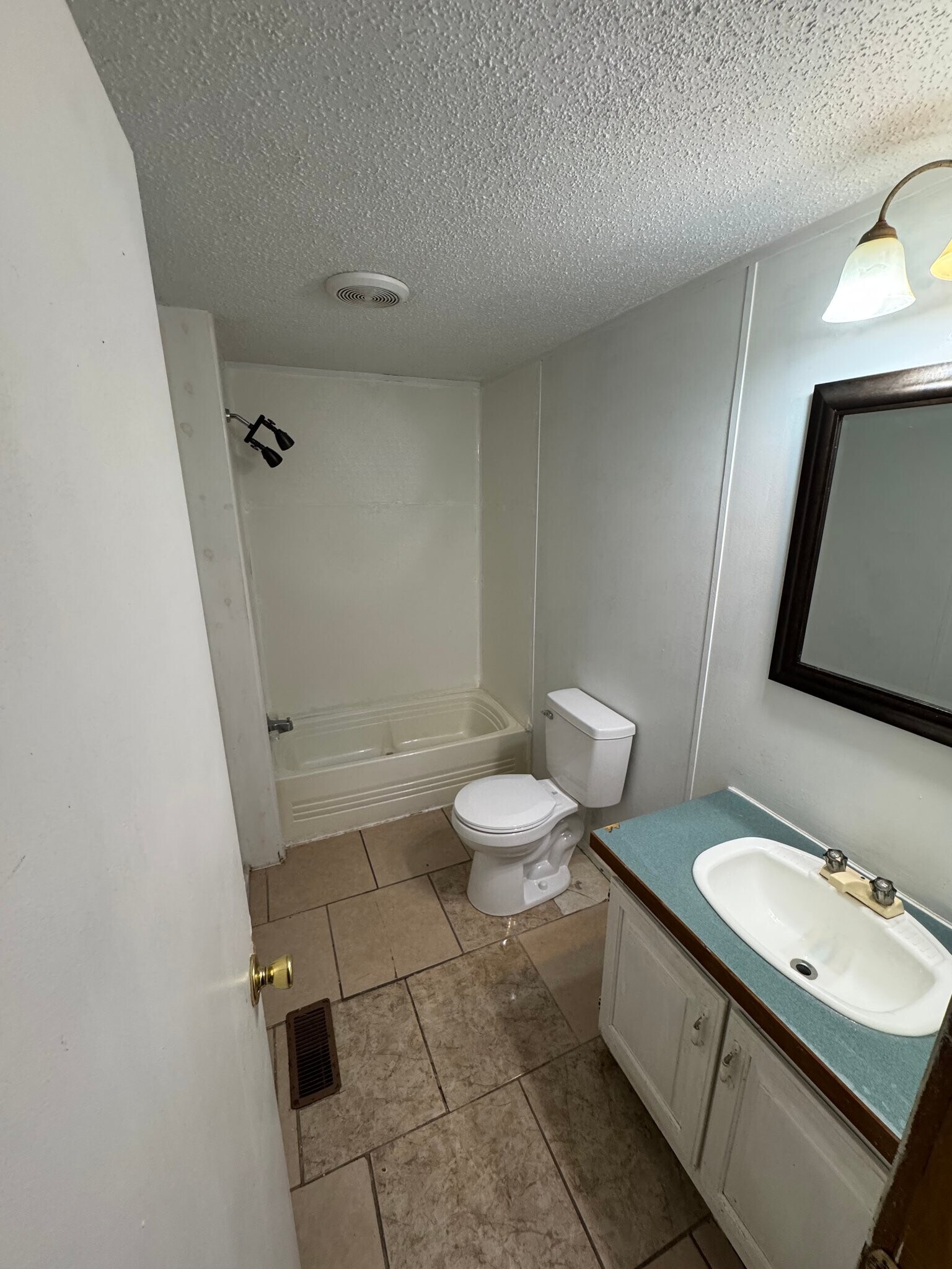 Building Photo - 286 Vestry Rd