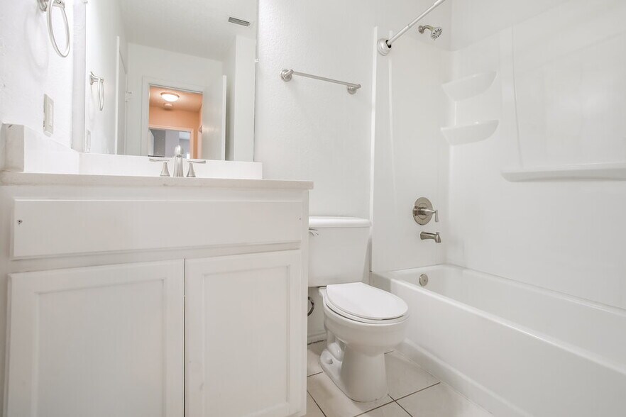 Building Photo - 1024 Beechwood Dr