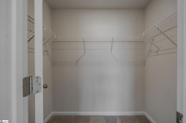 Building Photo - 14 Loebner Ln