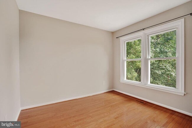 Building Photo - 5136 Glen Meadow Dr