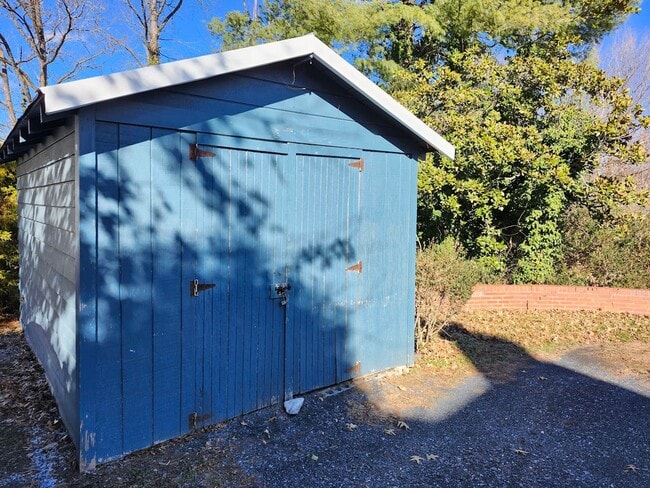 Building Photo - Single Family 3 BR, 2 Bath Rental House in Staunton, Available in November 2025