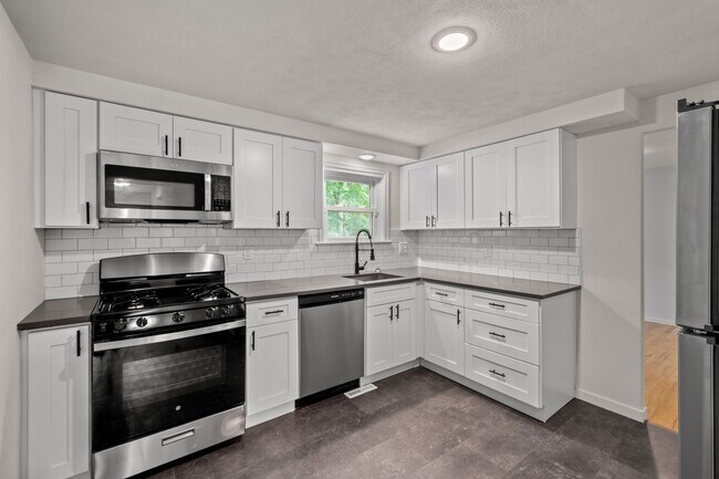 Building Photo - AVAILABLE AUGUST 1ST!! Gorgeous 3 BEDROOM ...