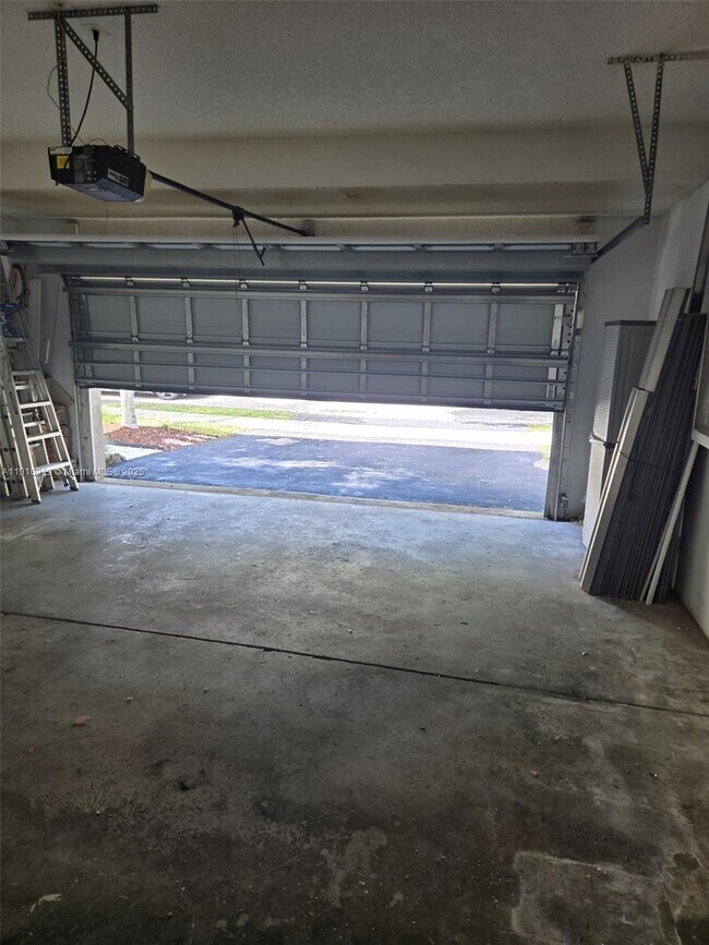 Building Photo - 4361 Dogwood Cir