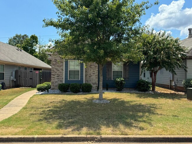 Building Photo - Incredible 3-Bedroom in Grand Park!!