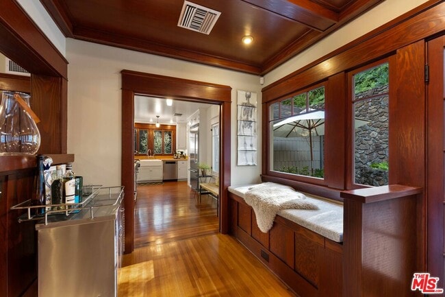 Building Photo - 8050 Jovenita Canyon Dr