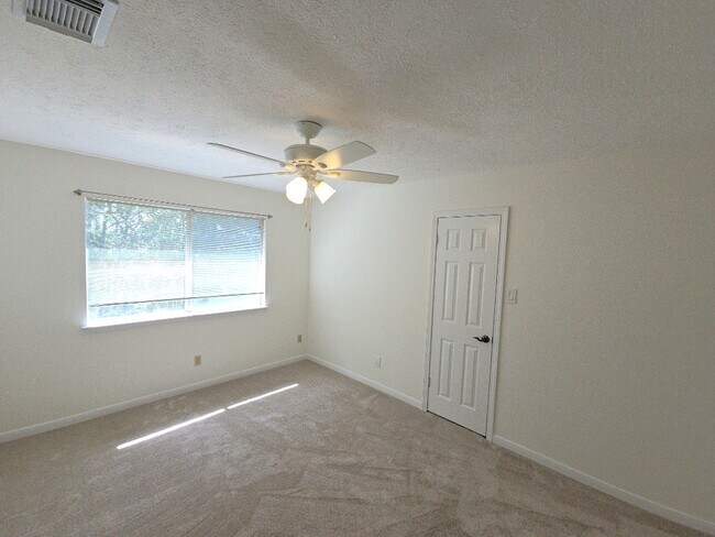 Building Photo - 2502 Fairwind Dr
