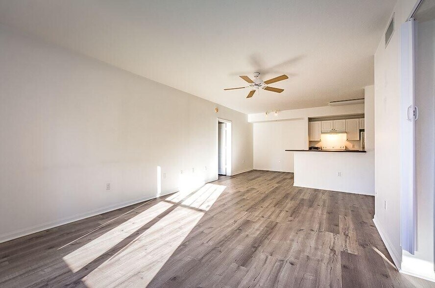 Building Photo - 5080 Fairways Cir