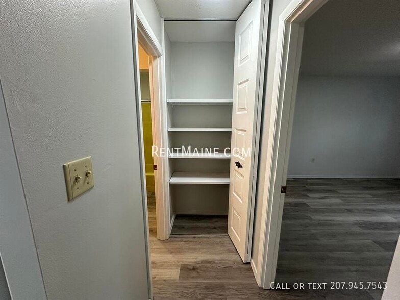 Building Photo - 27 Longrale Park