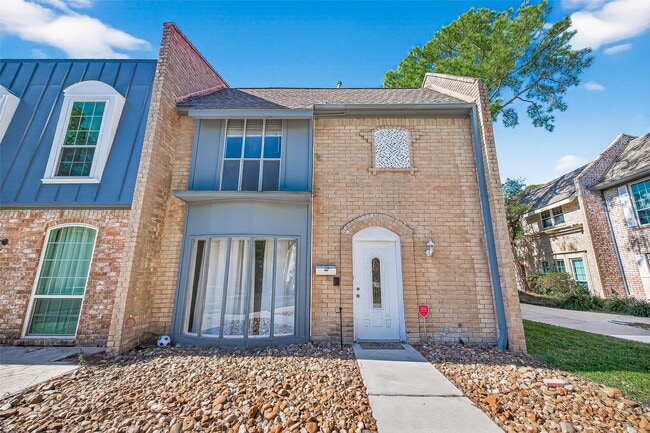 Building Photo - 10738 Briar Forest Dr