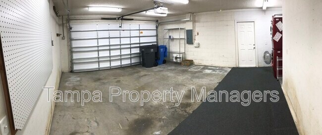 Building Photo - 16214 Pebblebrook Dr