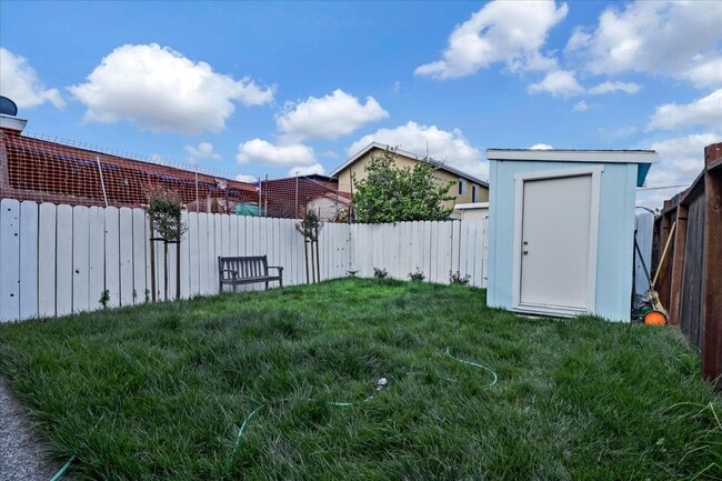 Building Photo - 683 Harbour Way