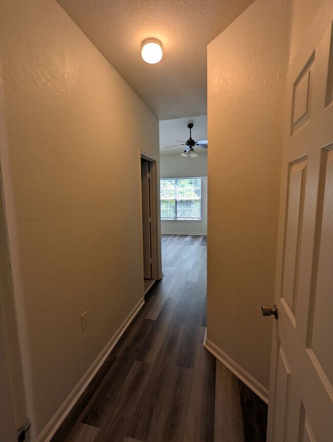 Building Photo - 4833 NW 46th Pl
