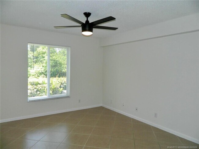 Building Photo - 2506 SE Anchorage Cove