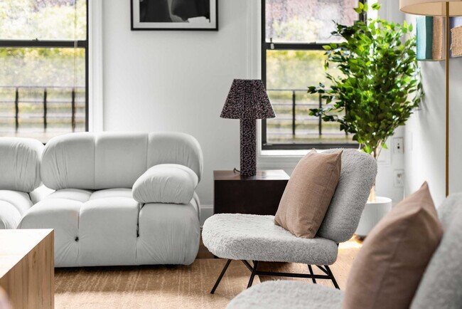 Building Photo - 49 W 16th St