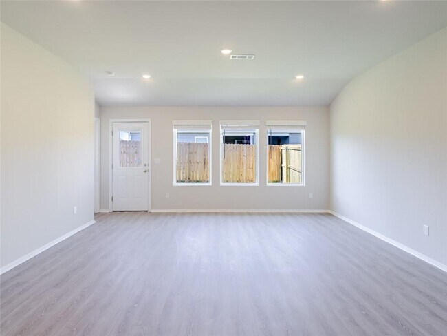 Building Photo - 6507 NW Gregory St