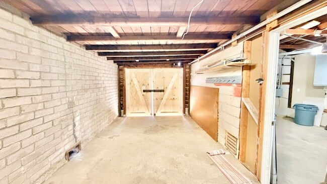 Building Photo - Darling Single Story Home, Blocks from the Beach, Amazing Location, & Close to Everything!
