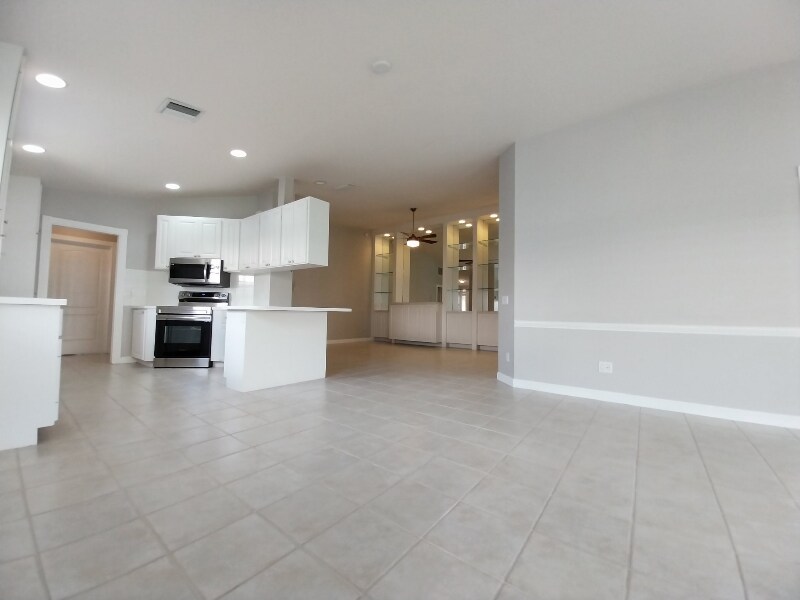 Building Photo - 5674 Eleuthera Way