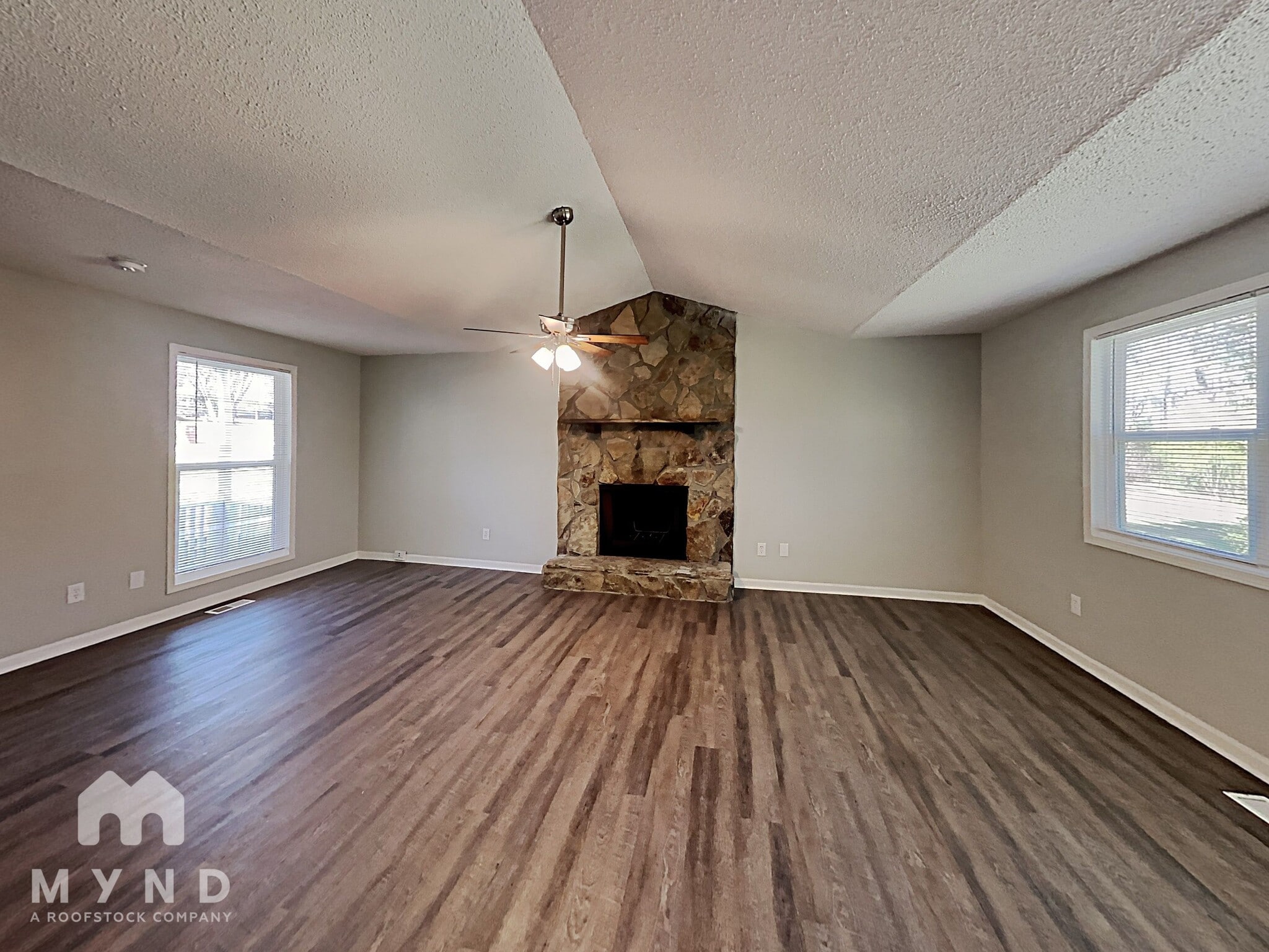 Building Photo - 5924 Sutton Dr