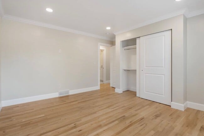 Building Photo - Spacious home for rent -  2.2 miles from t...