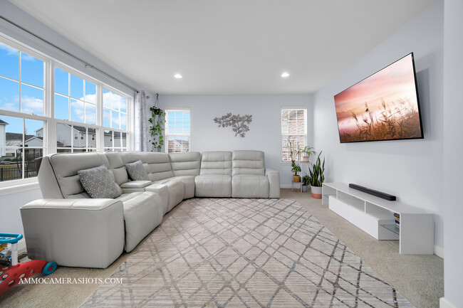 Building Photo - 2305 Brookstone Dr