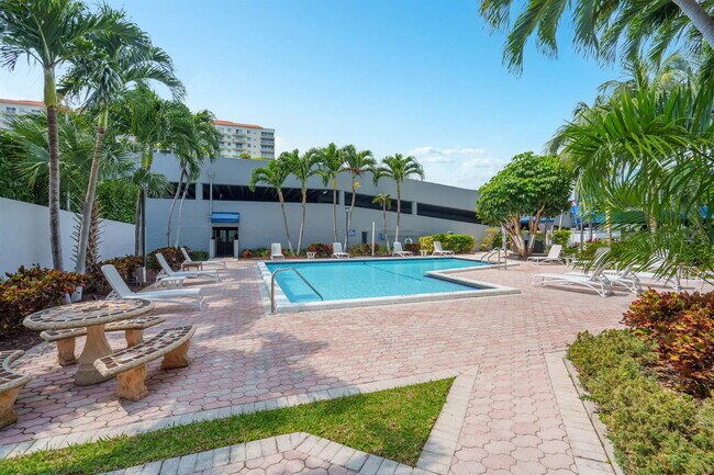 Building Photo - 3031 N Ocean Blvd