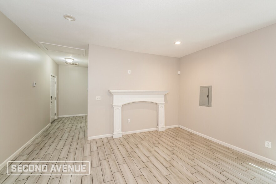 Building Photo - 544 7th St S