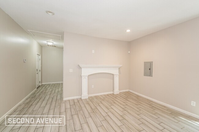 Building Photo - 544 7th St S