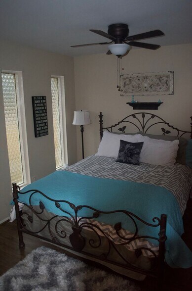 Building Photo - AUGUST PRE-LEASE!  Spacious 4 Bedroom 2 Bathroom Home CLOSE TO CAMPUS