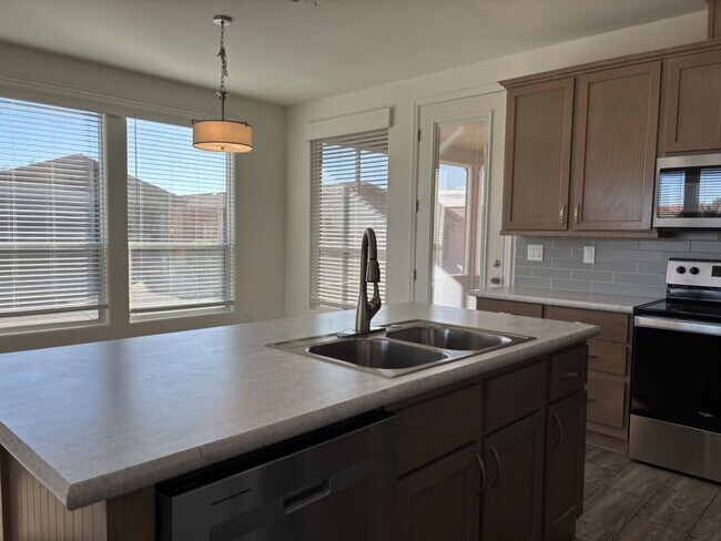 Building Photo - 3301 S Goldfield Rd