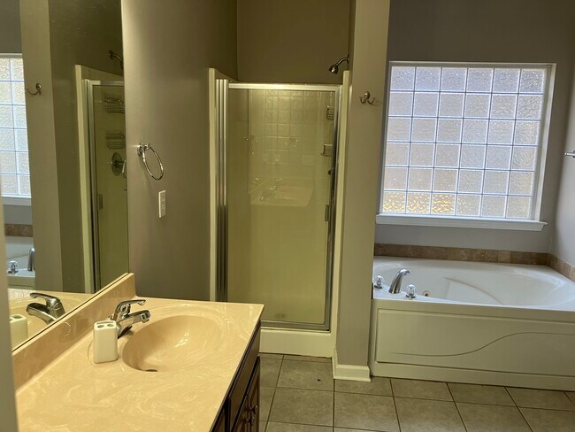 Building Photo - 261 Oxmoor Pl