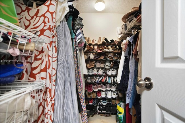 Building Photo - 6245 SW 47th Manor