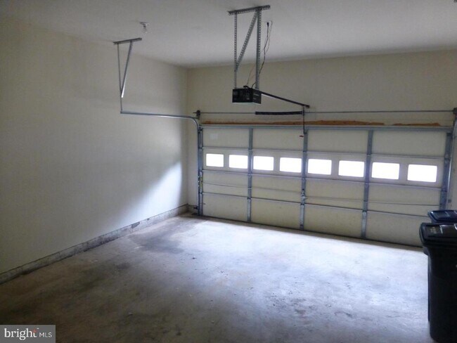 Building Photo - 6930 Westlawn Dr