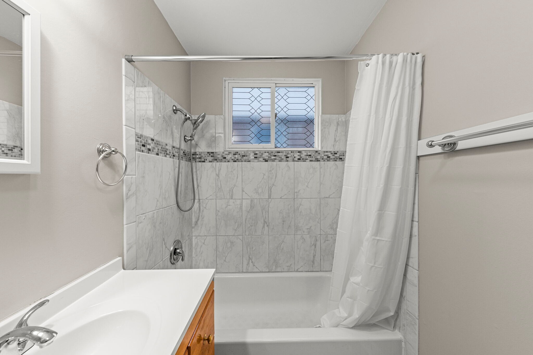 Building Photo - 5441 Benton Ave