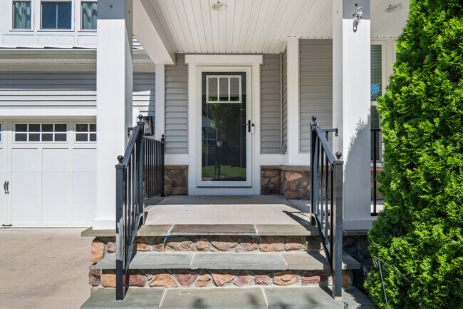 Building Photo - 16848 White Daisy Loop