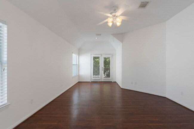 Building Photo - 11 Korbel Ct