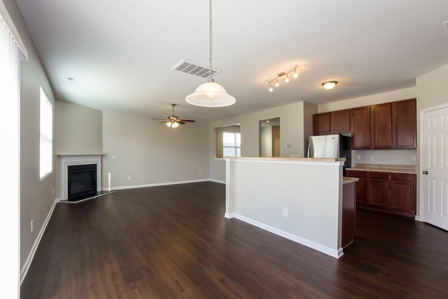 Building Photo - 9231 Yellow Oak Rd