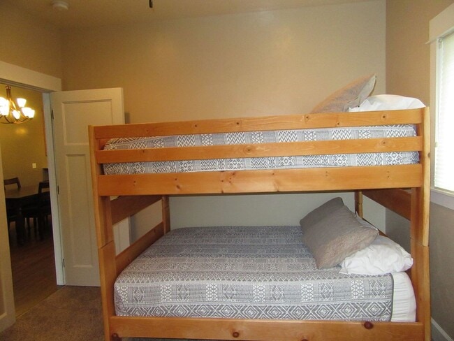 Building Photo - 2 Bed 2 Bath Great Northern Condo
