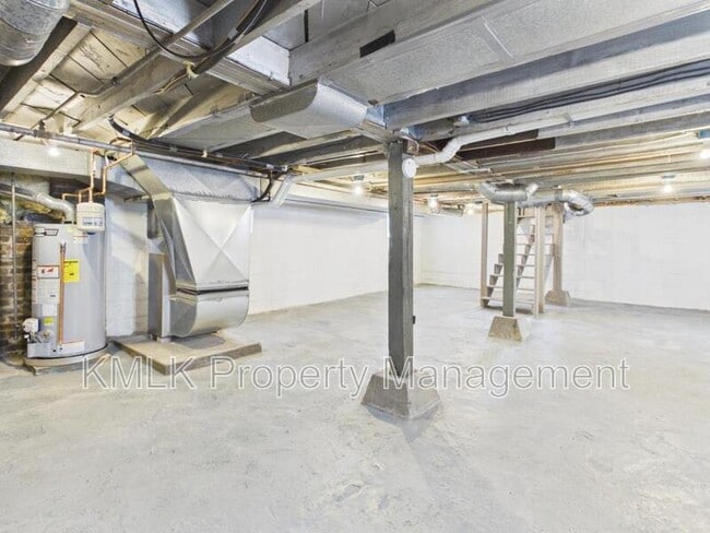 Building Photo - 1238 Sawyer Ave