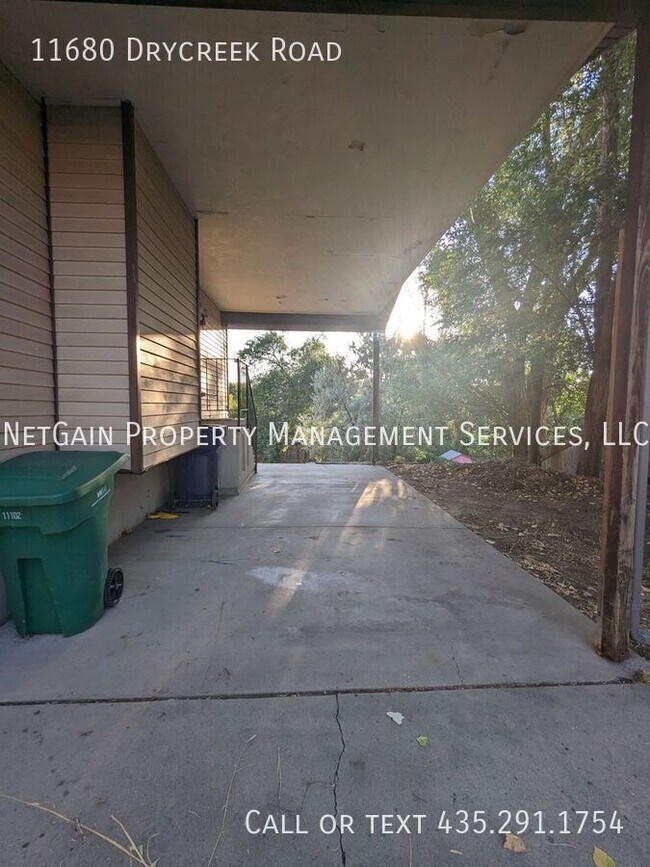 Building Photo - 11680 E Dry Creek Rd